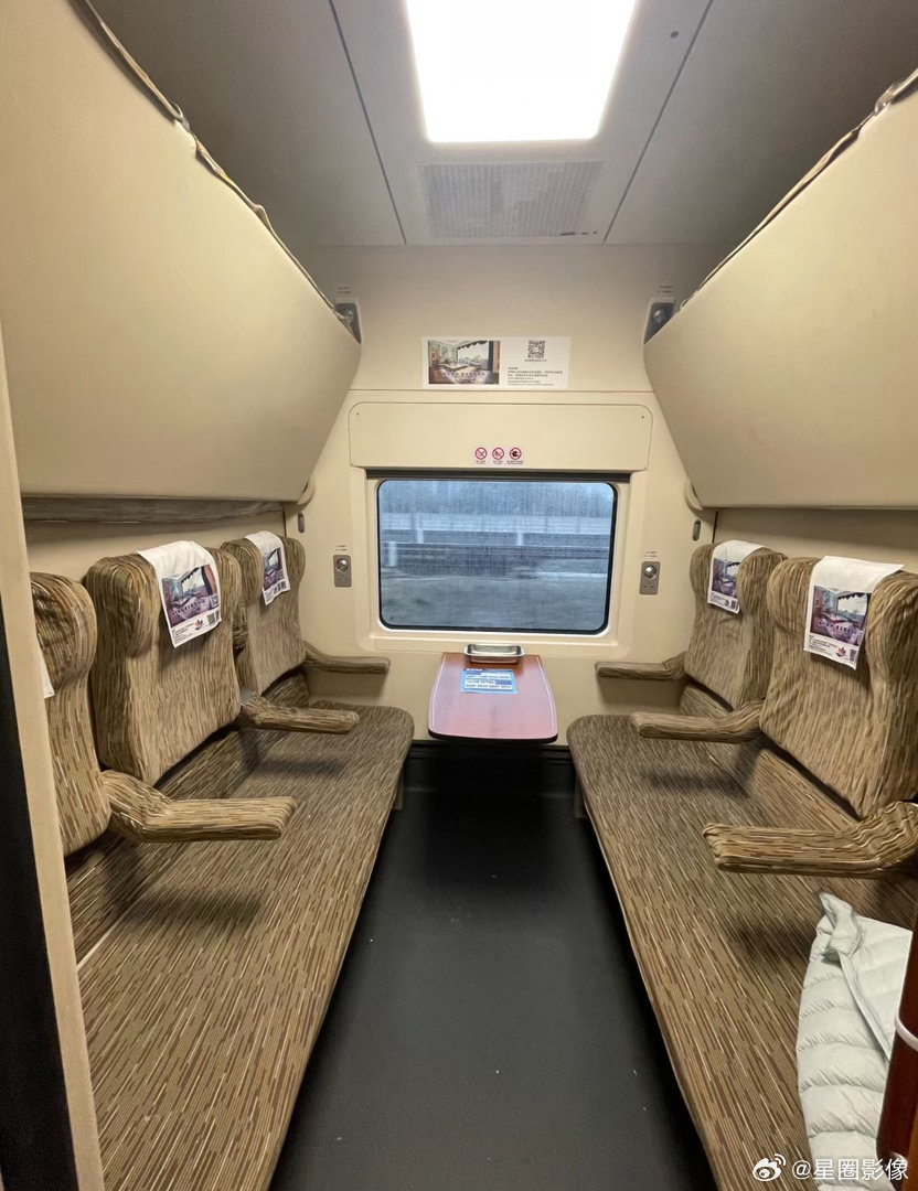 这种座谁坐过，除了玩手机还有什么方式能化解对视的尴尬