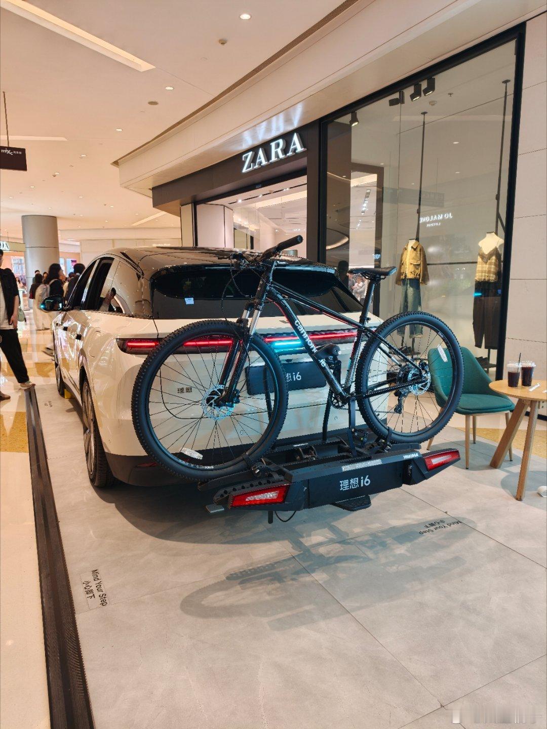 i6的人气雀食可以我身边有几个其他品牌的车主，先买了个理想眼镜，然后又买了i6，