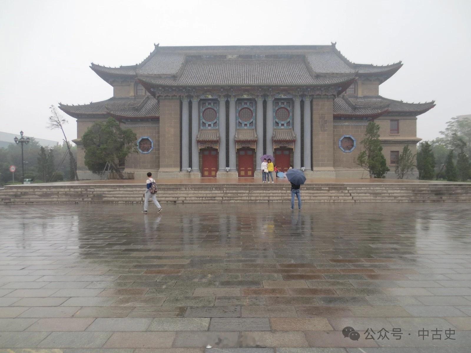 【全国重点文物保护单位——河南大学大礼堂昨晚失火】 ​​​