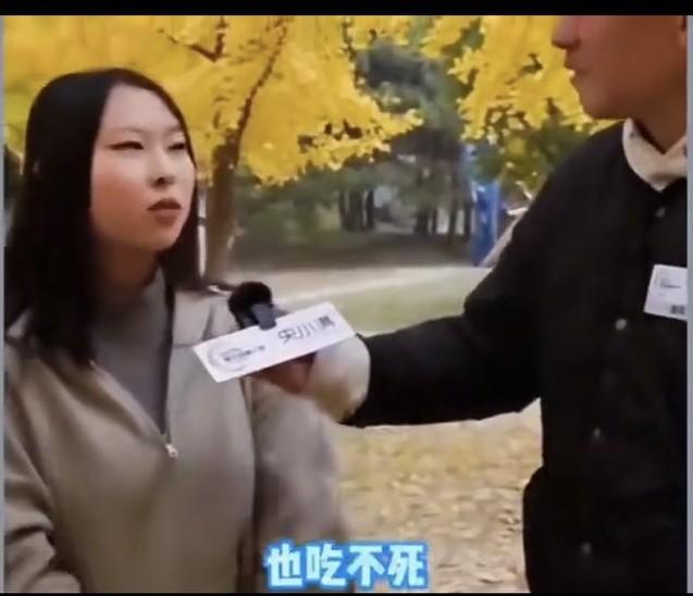 现在的年轻人都很想得开啊，有人问买回家的蔬菜，会关注蔬菜里面的农药含量。
回答说