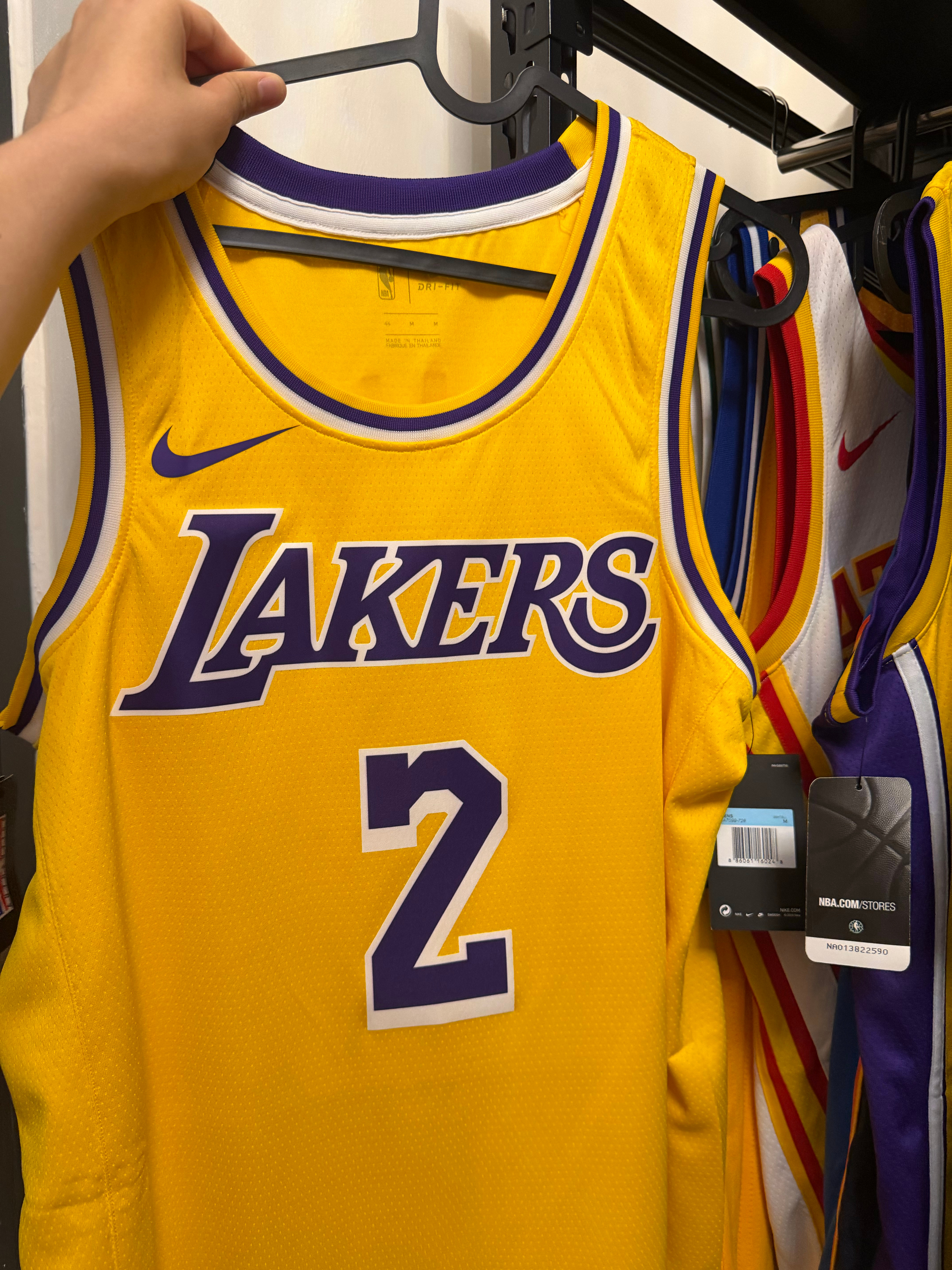 翻到一件老湖人球衣，速猜！ nba总决赛