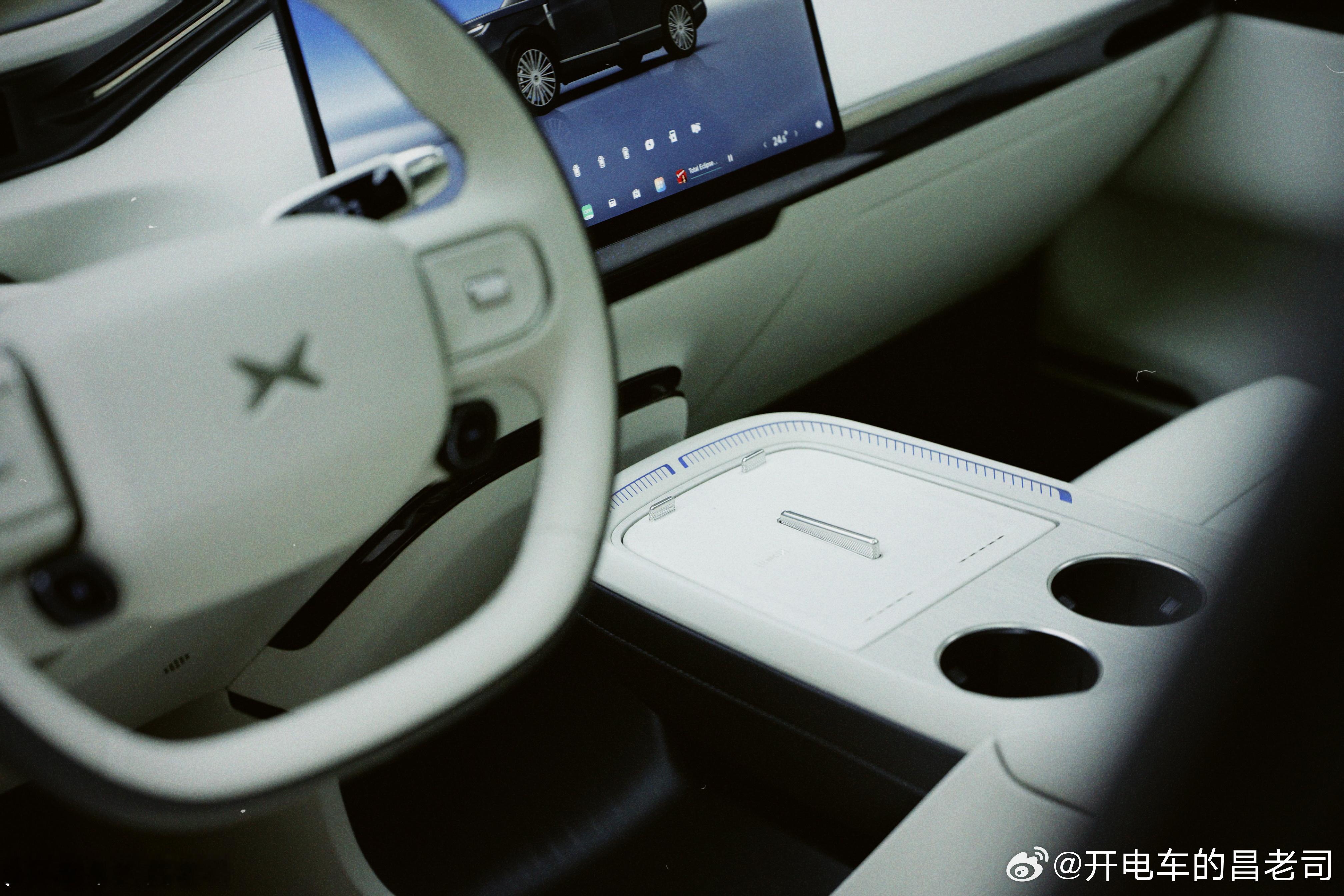 来一波科技感满满的小鹏GX白色内饰小鹏gx首发评测新科技旗舰小鹏gx今晚预售