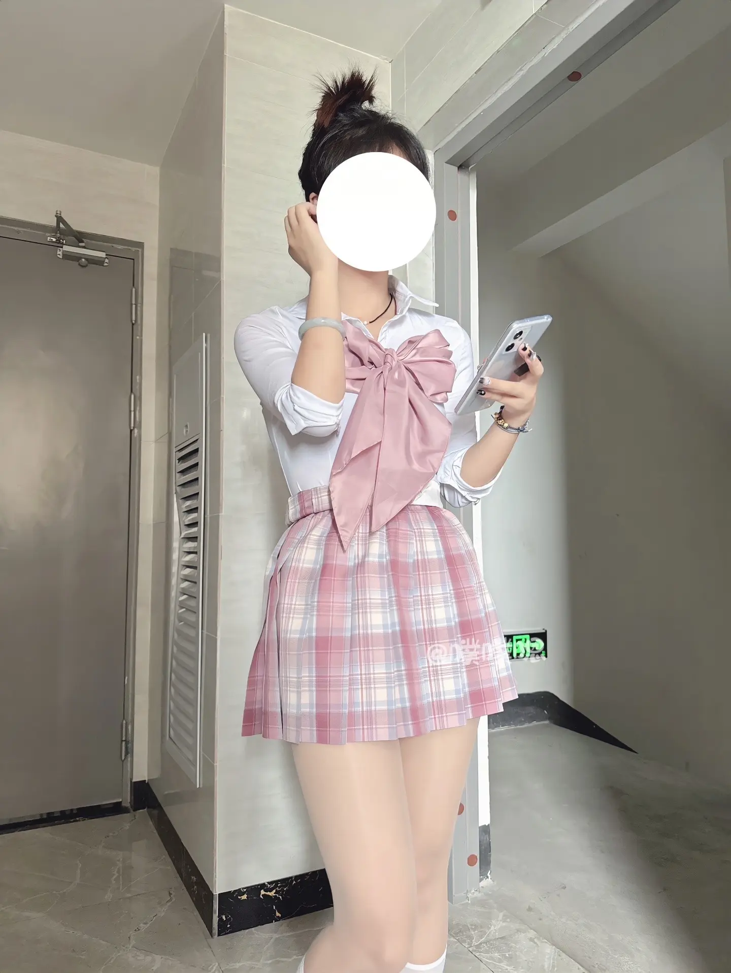 甜妹儿听硬曲！