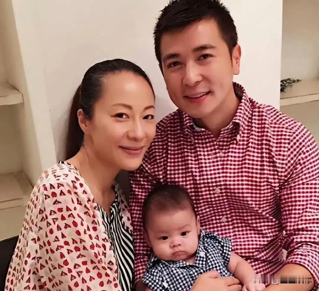 保剑锋只敢告网友，但不敢惹前任。因为他怕还有更劲爆的料没爆，怕惹怒她。一个艺人长