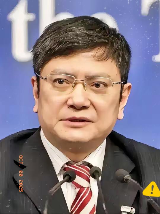 教育部出手了！
“英语要被踢出高考主科”的传闻闹得沸沸扬扬，教育部一句回应，却让