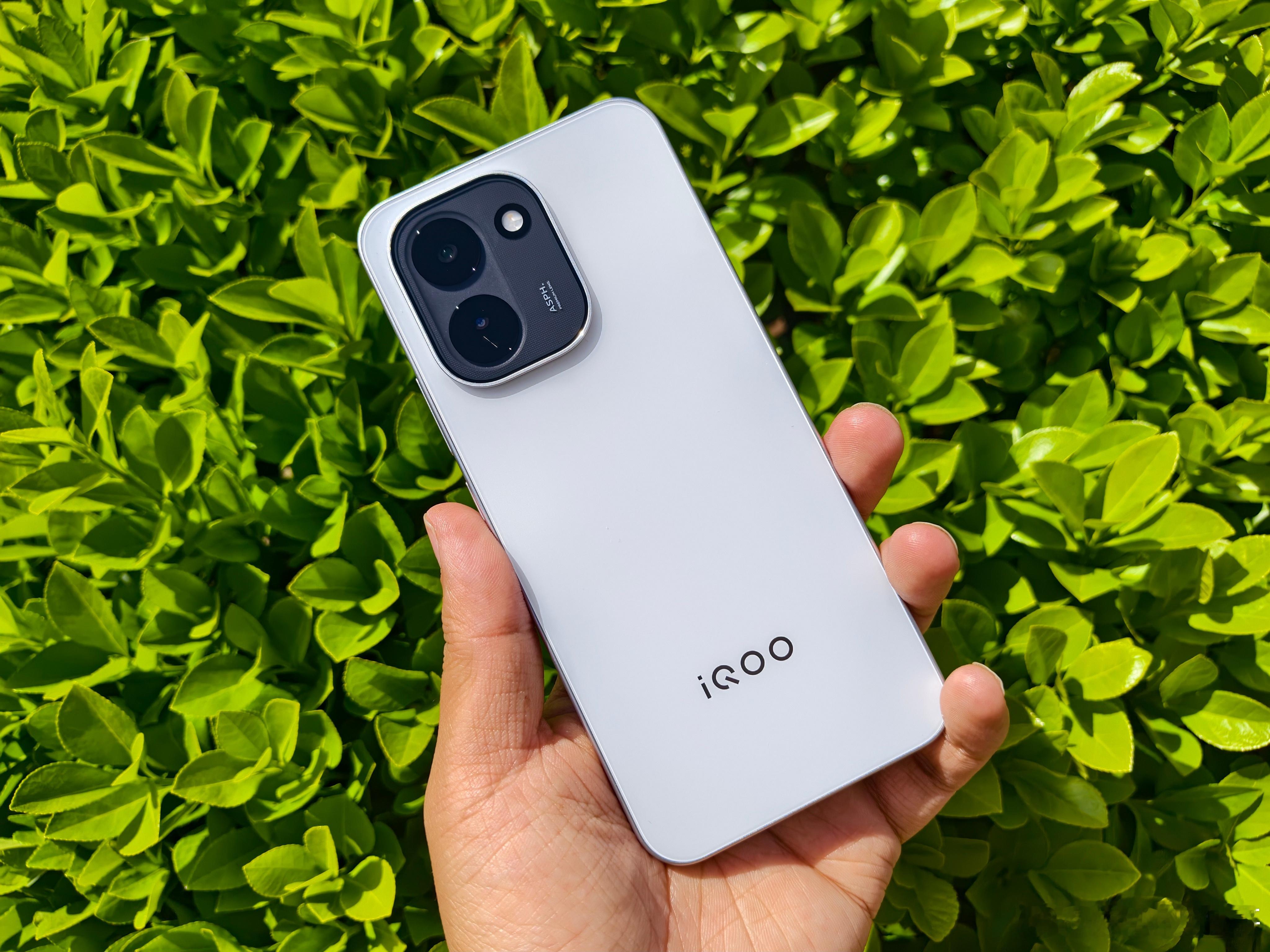 iQOO Z11这段时间使用感觉信号真心不错！寰宇电竞网络系统，搭配全新环绕式天