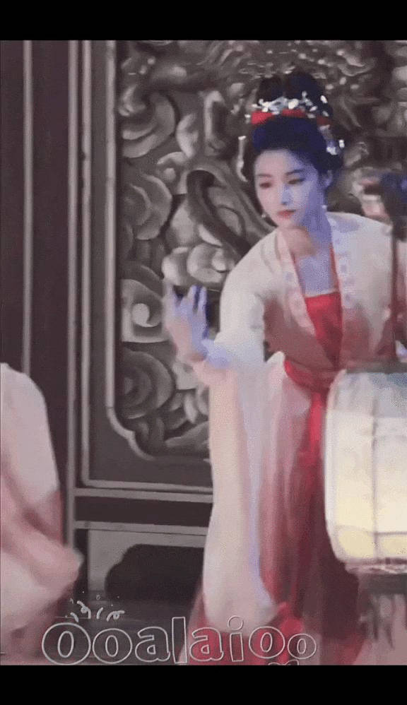 #卢昱晓[超话]#好喜欢卢昱晓宝宝这样的长相，看上去干净又舒服，而且特别有上世纪