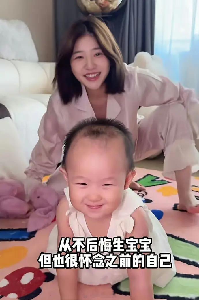 #王思聪送黄一鸣的房子是三层别墅# 近日，黄一鸣再次在豪宅开播，表示称自己的东西