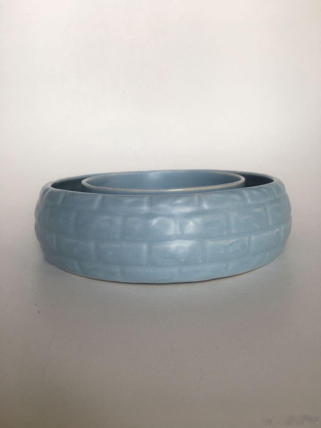 每周鉴赏收藏精品之北宋汝窑天青釉瓮口洗        汝窑，现在国内瓷器收藏领域