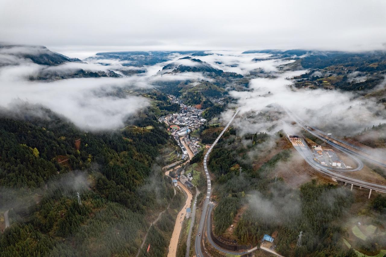 航拍乡村 谷雨更懂东方面孔