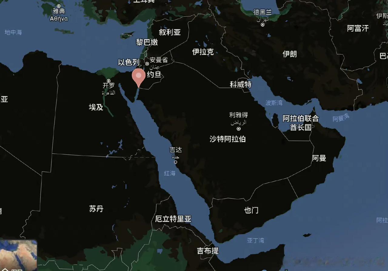 据报道1个小时前一枚大型导弹落在埃及塔巴市中心。
塔巴距加沙100多英里，因此导