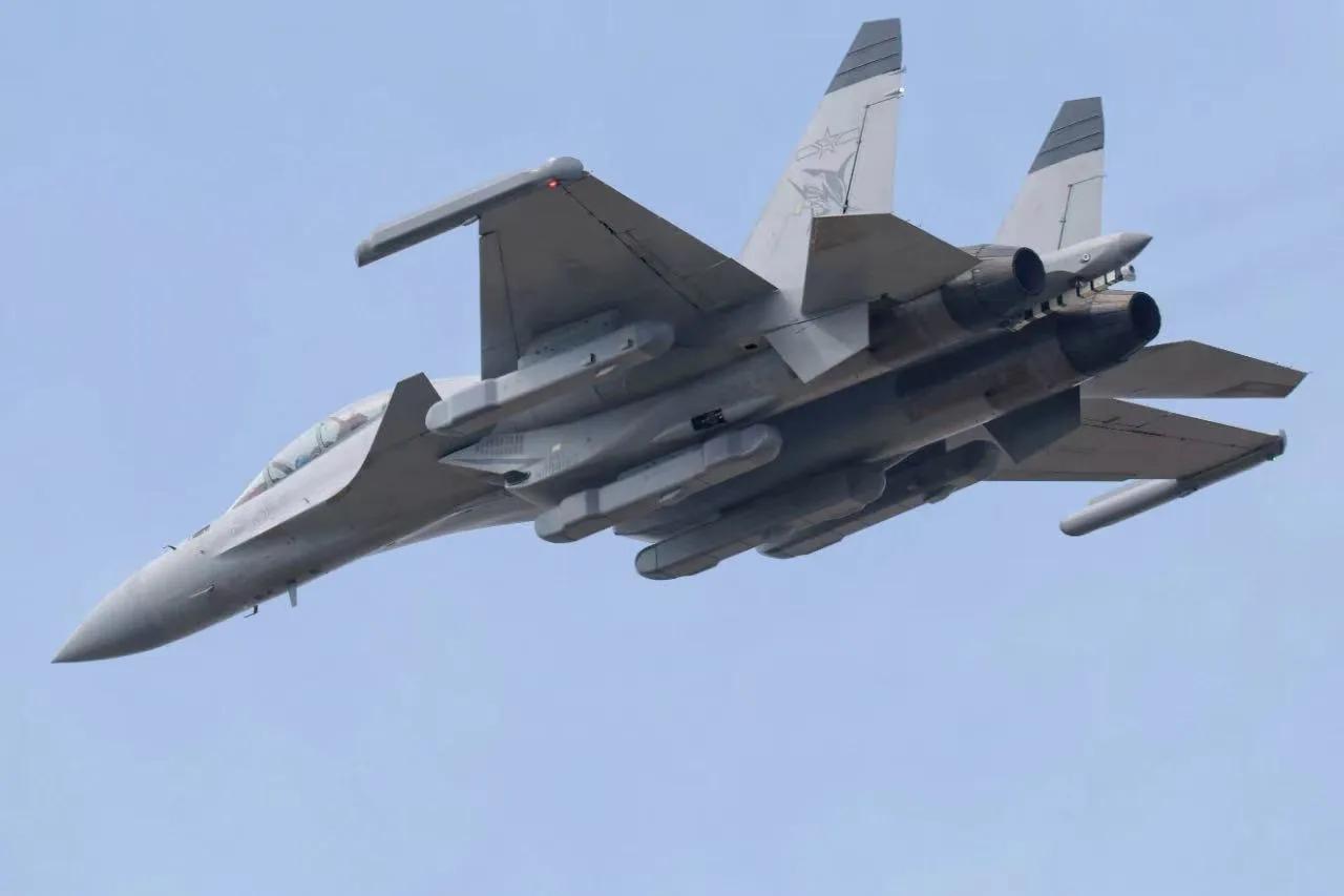 新型歼-15DH电子战机，还在使用俄制AL-31F发动机？为什么不换国产“太行”