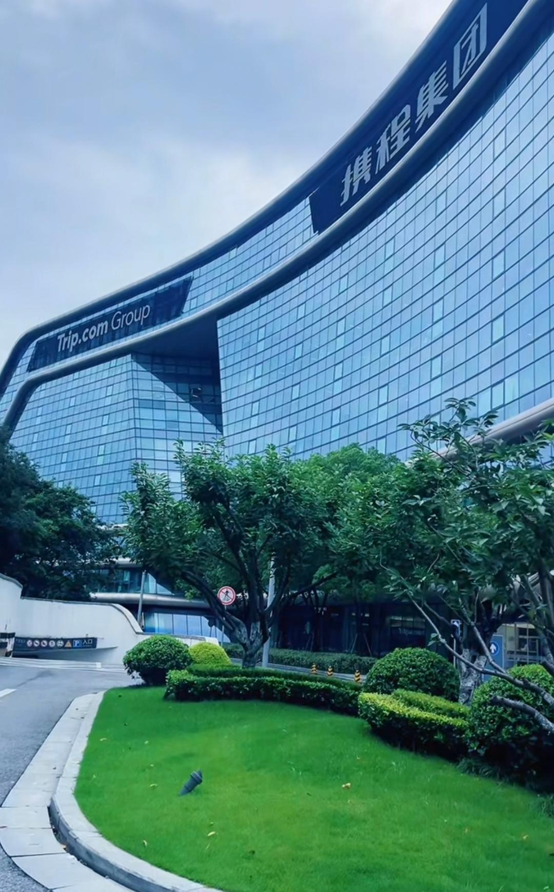 有携程公司内部员工说，老板发全员信稳定军心，说公司现在运转平稳，经营不受影响，让