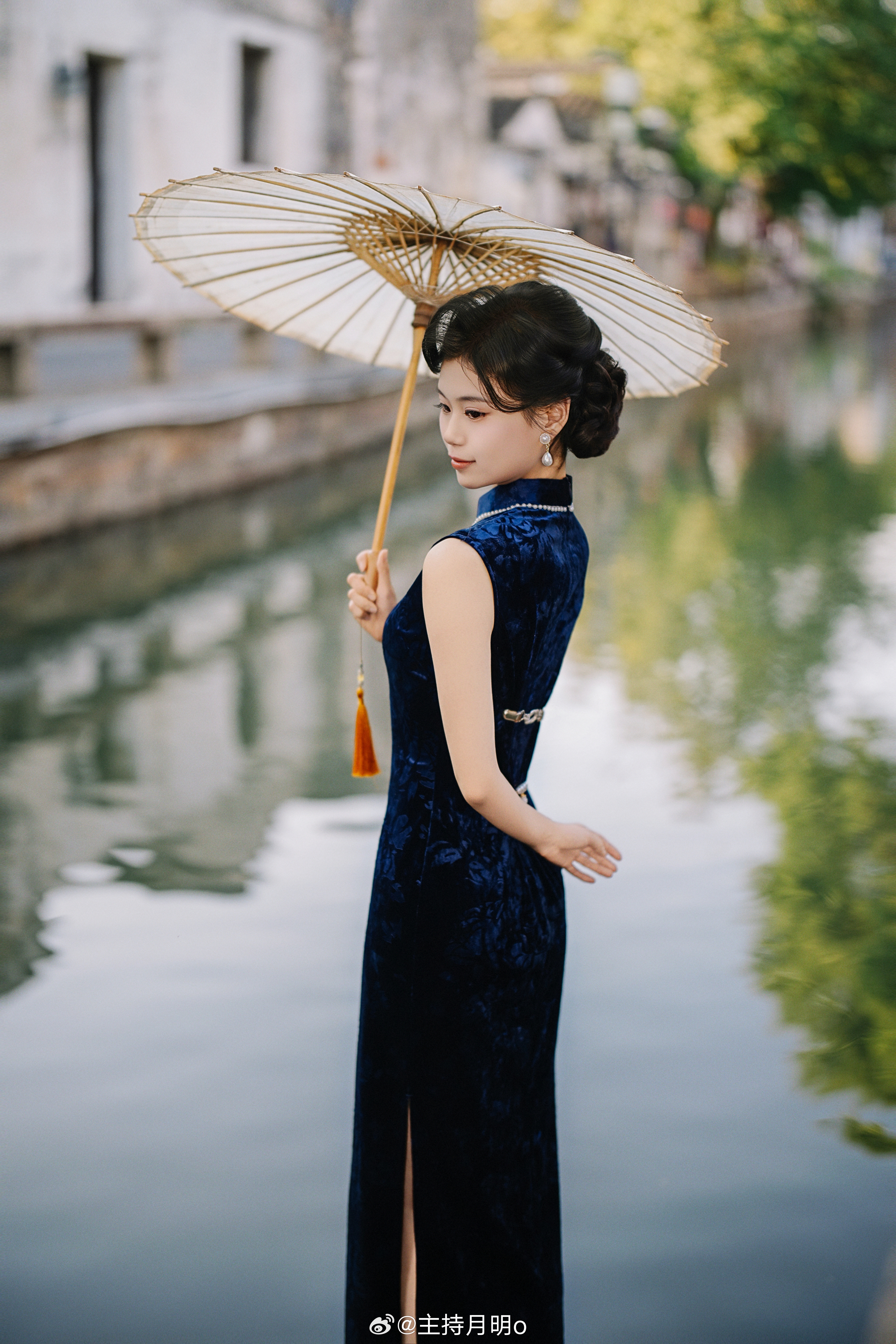 秋入江南，旗袍一袭🎑苏州手推波月明[超话]  ​​​