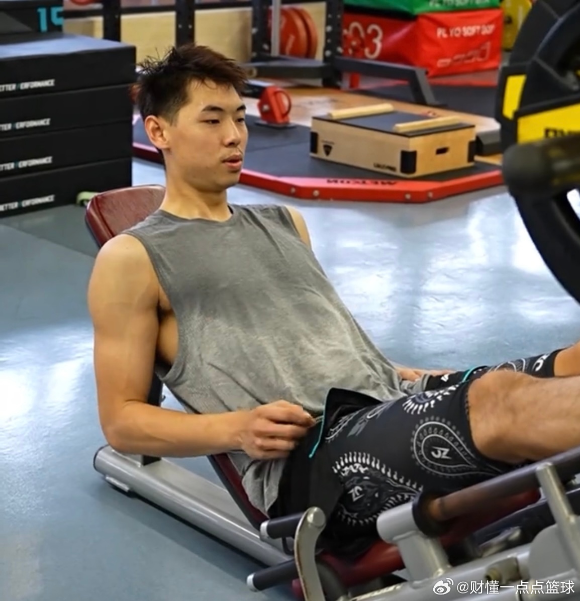 3月是CBA联赛第二阶段的决战月，广东宏远迎来崔永熙、麦考尔加盟后的最强阵容，1