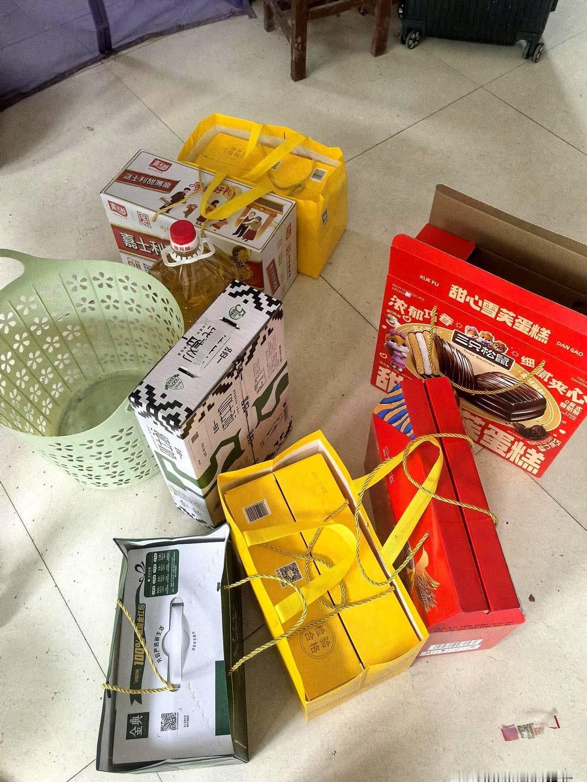 行业寒冬里，老板却发了八箱礼！

中秋前夜，建材圈都在传：某家做瓷砖的小公司，一
