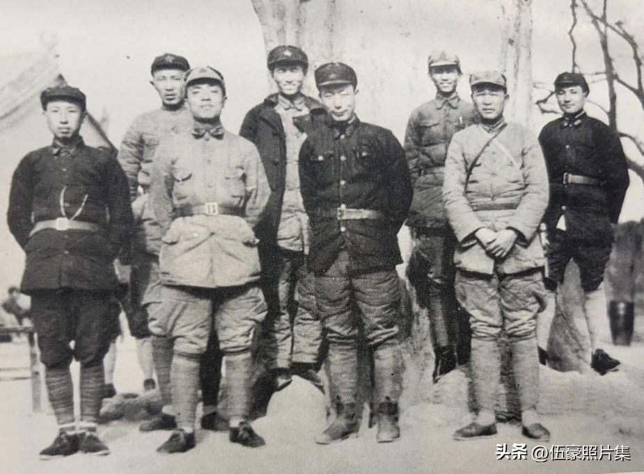 1936年，红军第一军团和十五军团的部分领导干部在陕西淳化县。左起；王首道、罗瑞