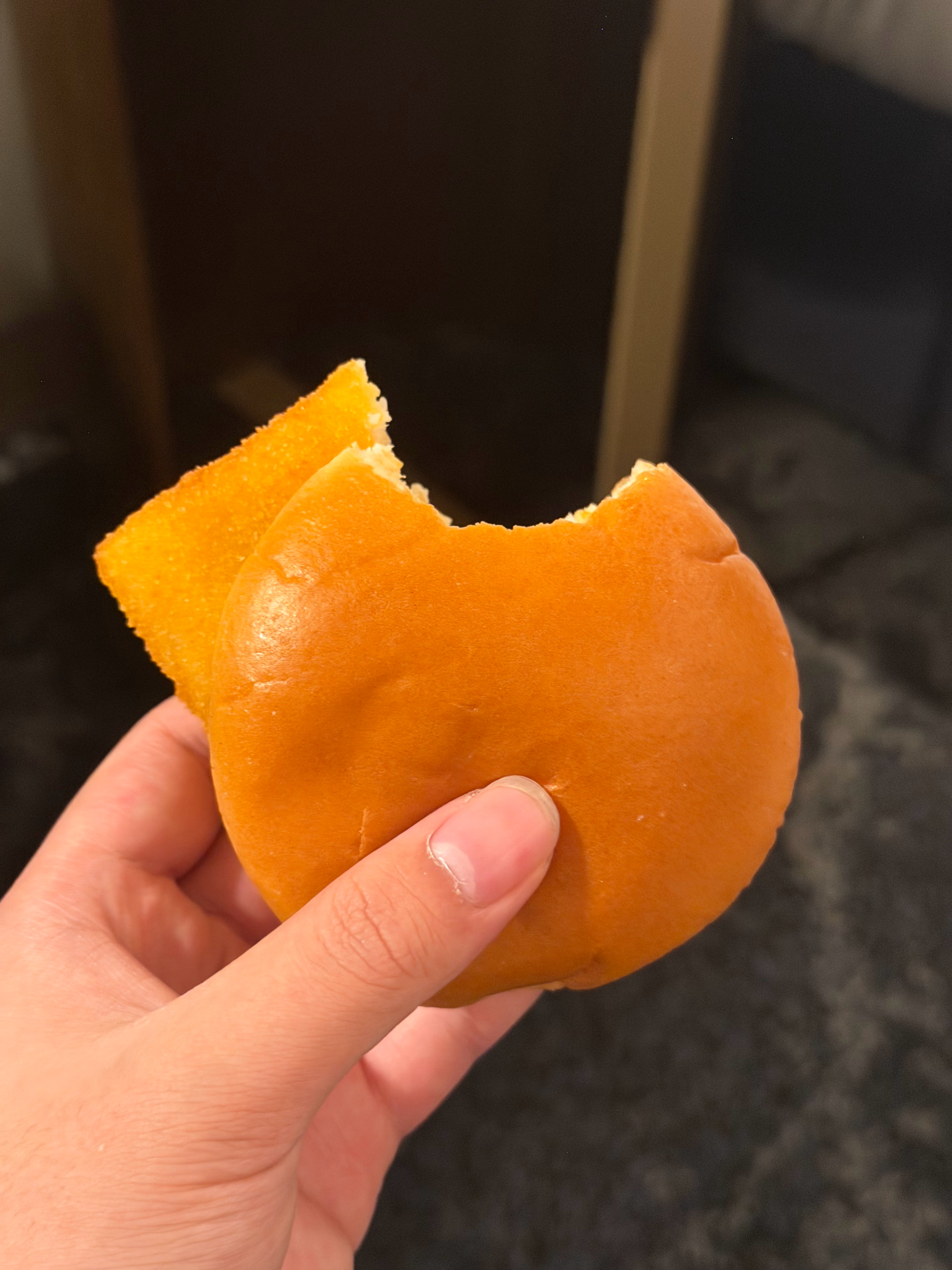 我再也不说国内的麦当劳是照骗了，没想到还有比国内更小的麦香鱼