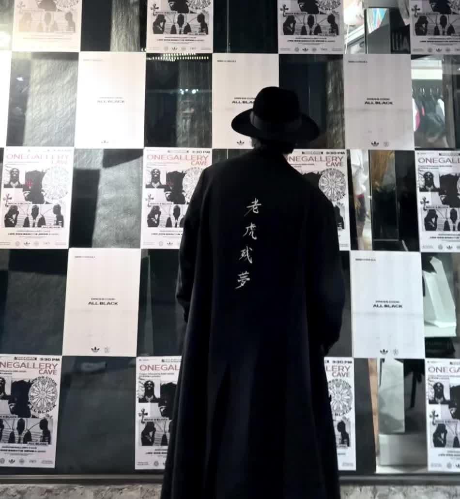 上海这天降温的速度比我余额下降速度还快，上礼拜穿卫衣嫌热，这礼拜穿大衣嫌冷