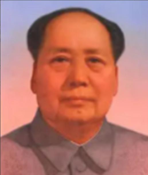 1950年，铁匠朱其升看到家家户户挂毛主席像，偷偷对妻子说道：“其实，毛主席是我