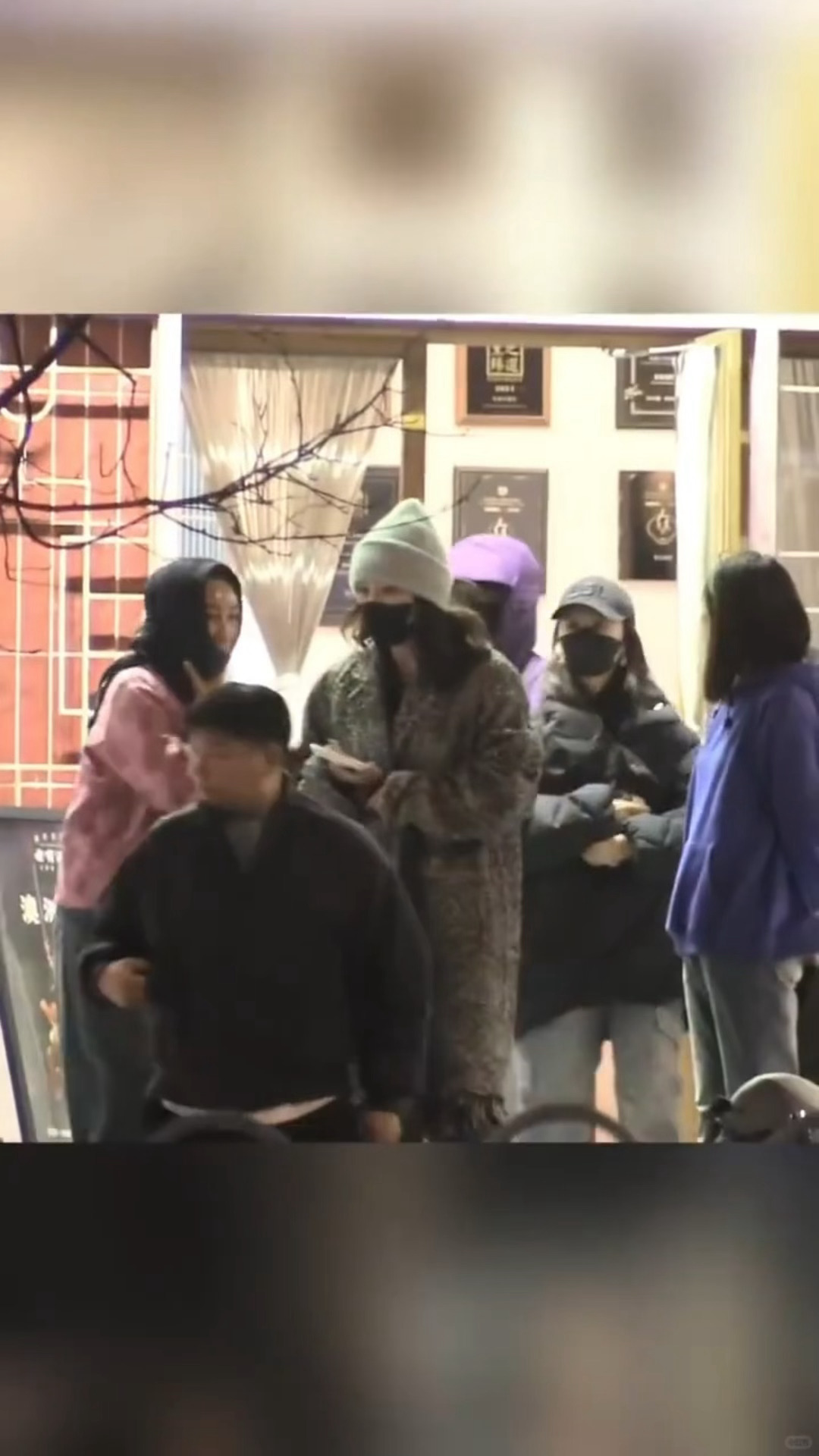 拍到那英李沁马思纯张晚意一起聚餐了，我们感情特别好的七老童心🥹 