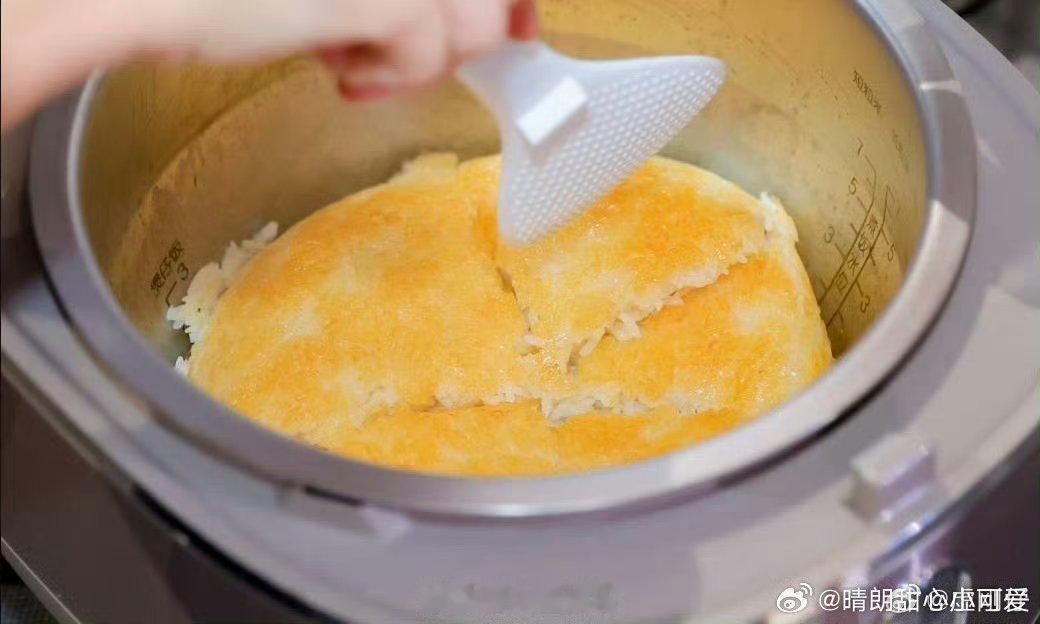 大湾区的浪漫藏在宴席里。来东莞感受千煲宴，地道美食搭配游园市集，还有精彩演出，吃