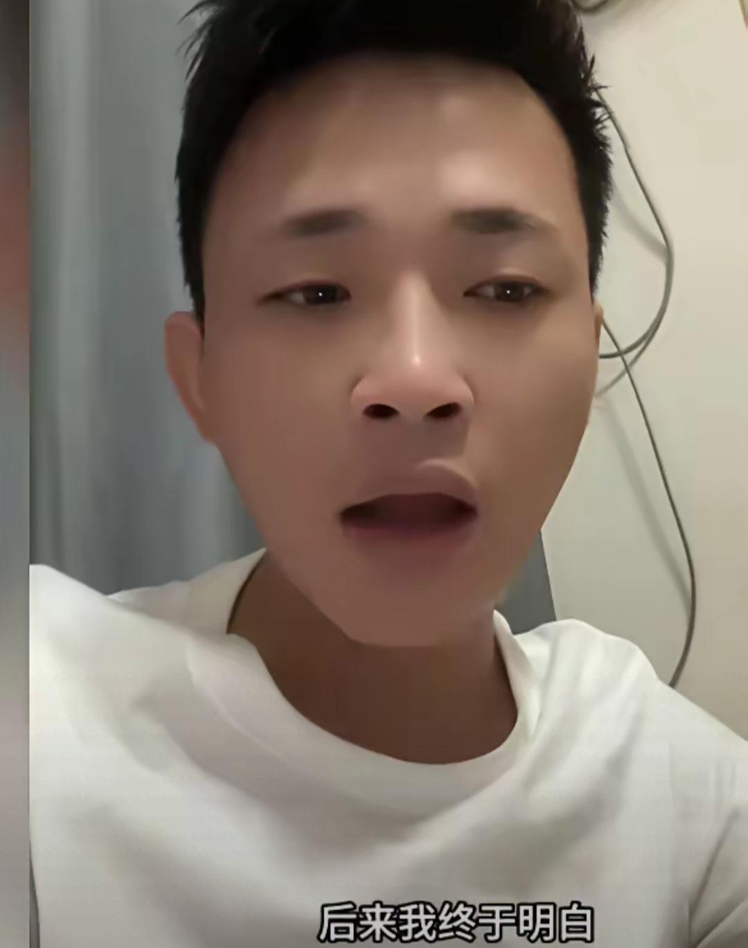 孩子爸爸露脸了
看起来很年轻，像二十多岁的人，这位爸爸刚刚才写了文发出来，现在又