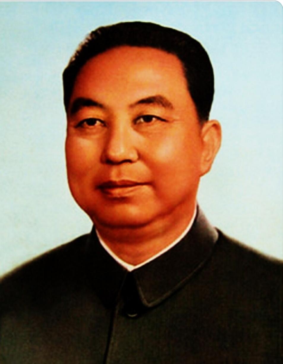 英明领袖华主席

从粉碎“四人帮”后过来的人，都还记得每家正面墙上悬挂的下面写着