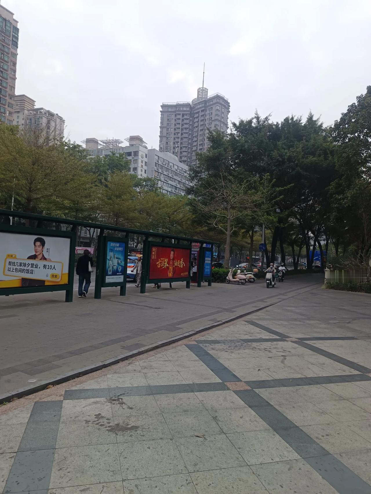 同样一件事，情商高，效率高很多，，
昨天有个大妈迷路问我：小伙子，我刚来深圳，想