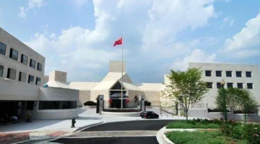 1982年，中国驻莫桑比克大使馆翻译唐健生做了一项疯狂举动，他杀光大使馆的所有人