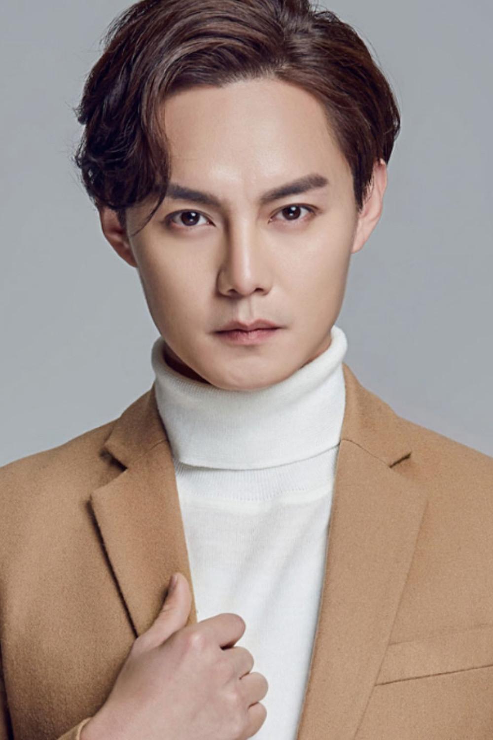 演员的本分，是走进别人的躯壳；人的本分，是记住自己是谁。

看到尹正谈起饰演侵华