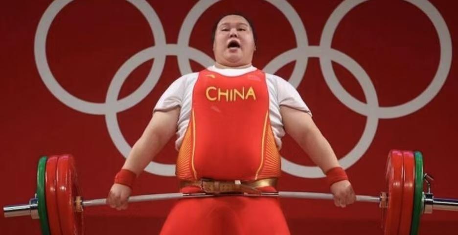 24岁的李雯雯这辈子值了！
 
1、东京奥运会打破三项奥运会纪录，以领先第二名3