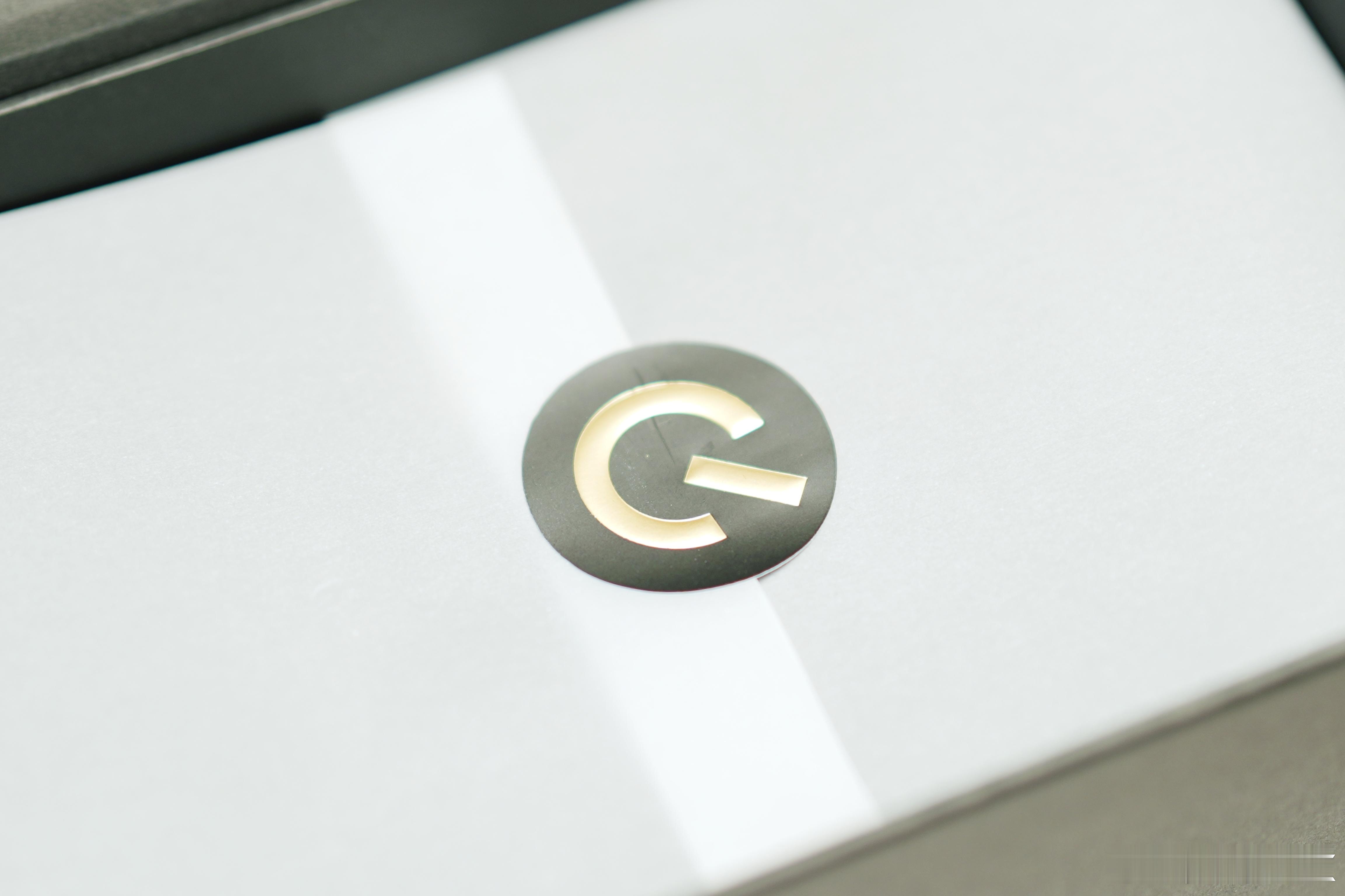 收到iQOO Neo11的邀请函是一个折叠便携户外水壶和一杯满足对上了[捂嘴哭]