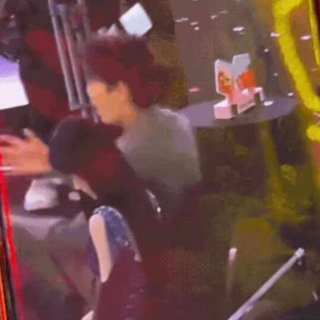 哈哈哈哈把我鞠儿吓一跳 