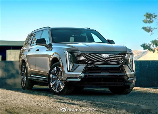 来看看隔壁刚发布的纯电 SUV 凯雷德IQL。车长5804mm、车宽2390mm