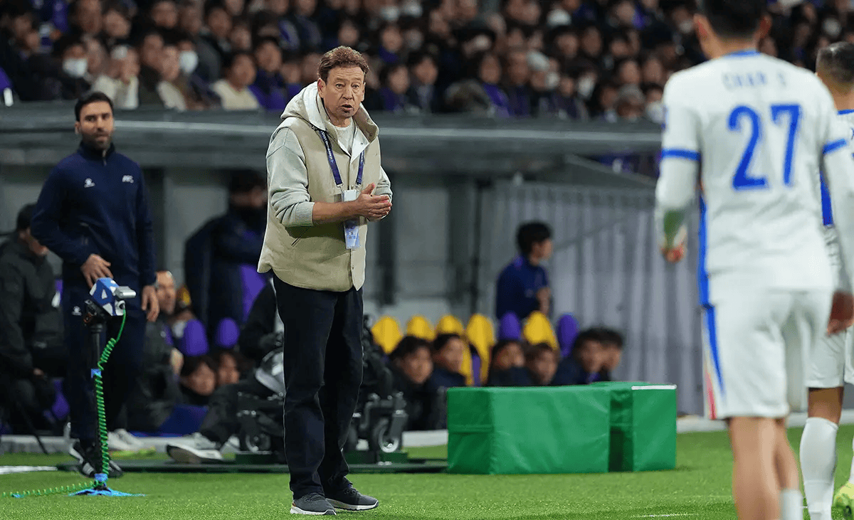 斯卢茨基谈申花被罚：反而让球员更团结，我不会因困难跑路