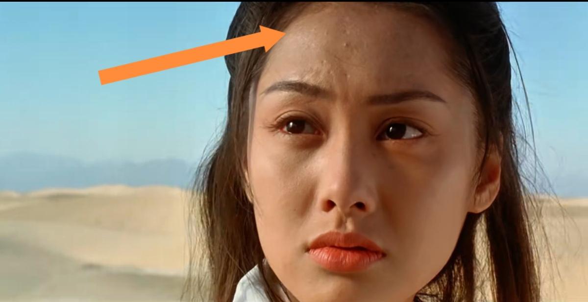 朱茵在饰演《大话西游》中的紫仙仙子的时候，她脸上还有很多小痘痘，那时候没有滤镜美