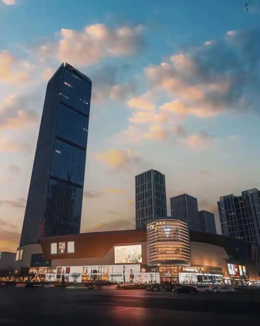 2025年济南万象城营收或破50亿
济南万象城近几年营收连续跨过30亿、40亿门