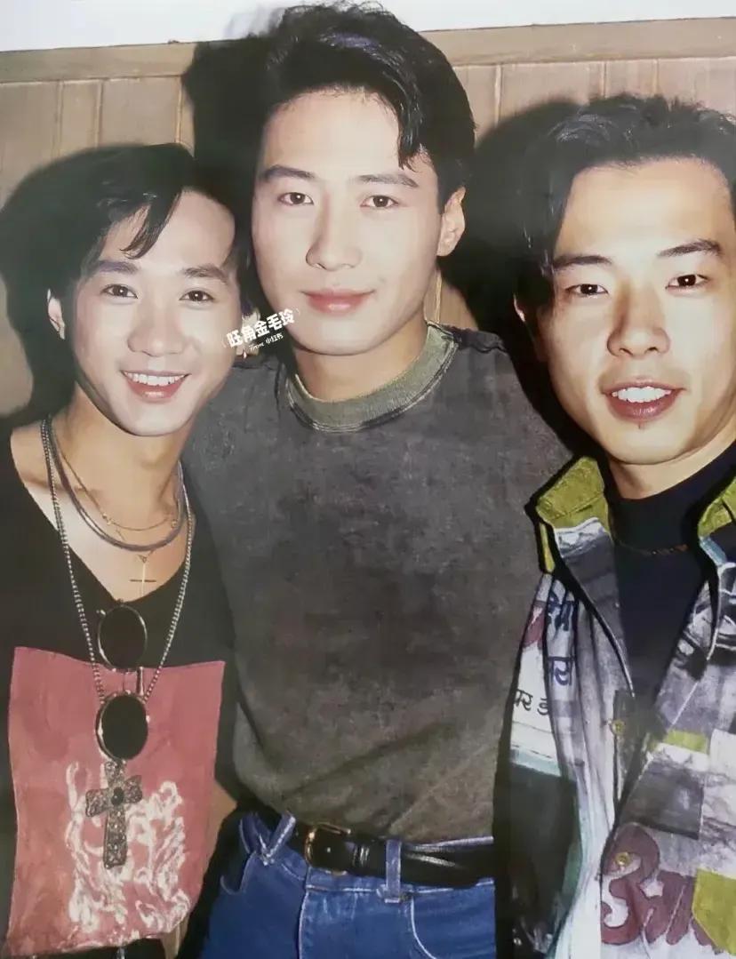 黎明一个脑袋有家驹两个脑袋大。
现实版大头儿子，小头爸爸。
家驹是爸爸，黎明是儿