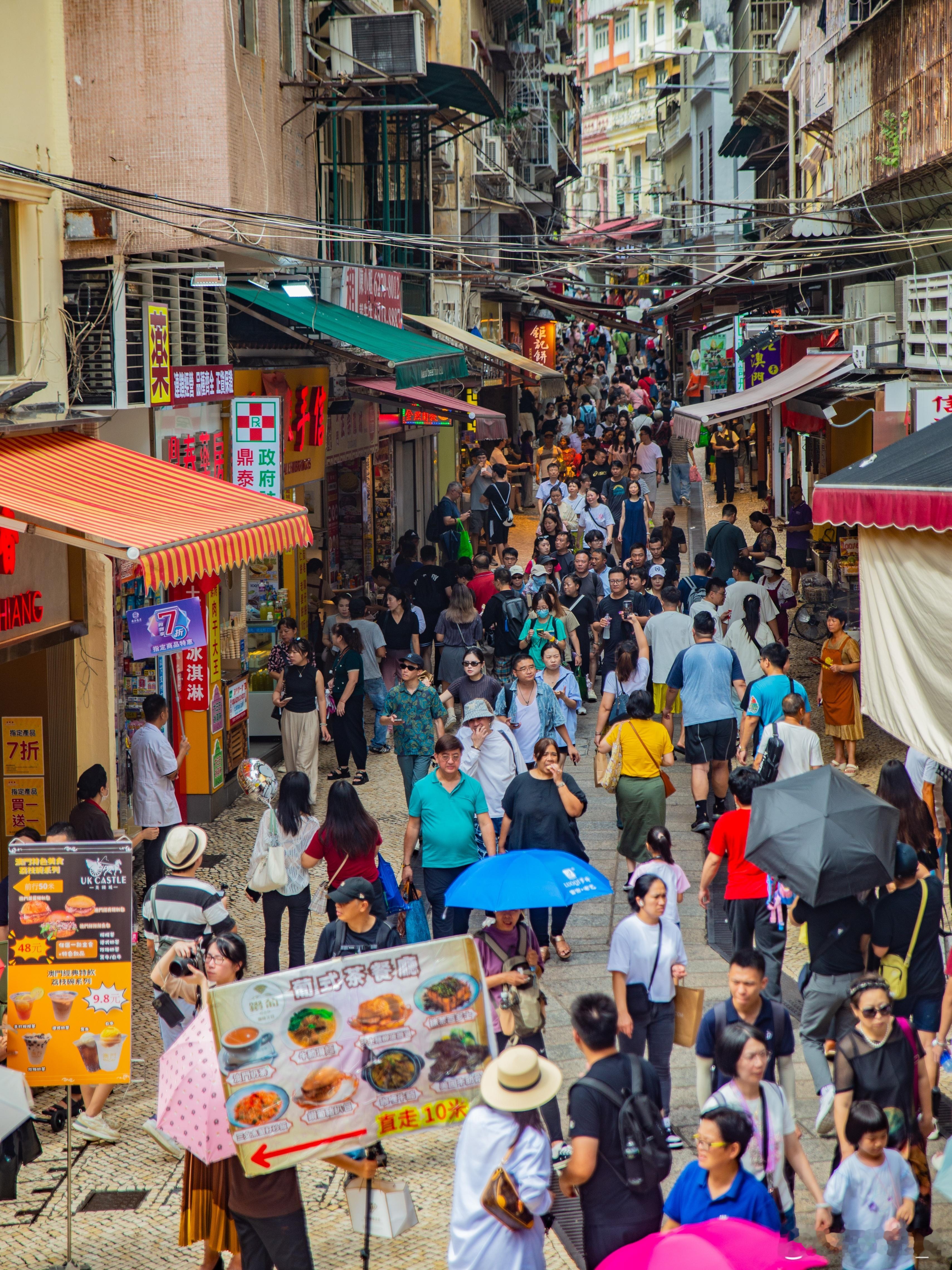 来澳门旅行，我多半会选择住在氹仔的酒店，但想感受澳门的历史与人文，肯定还是要去澳