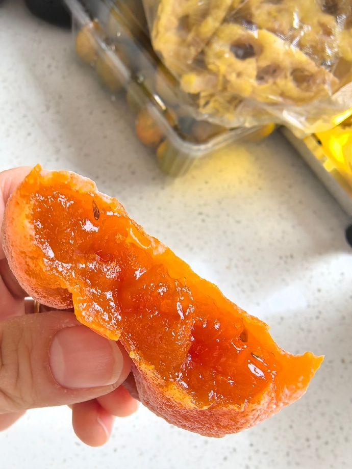 大家伙儿们！今年我试了4家柿饼，虽然别家的富平流心柿饼便宜很多很多，但是真的没有