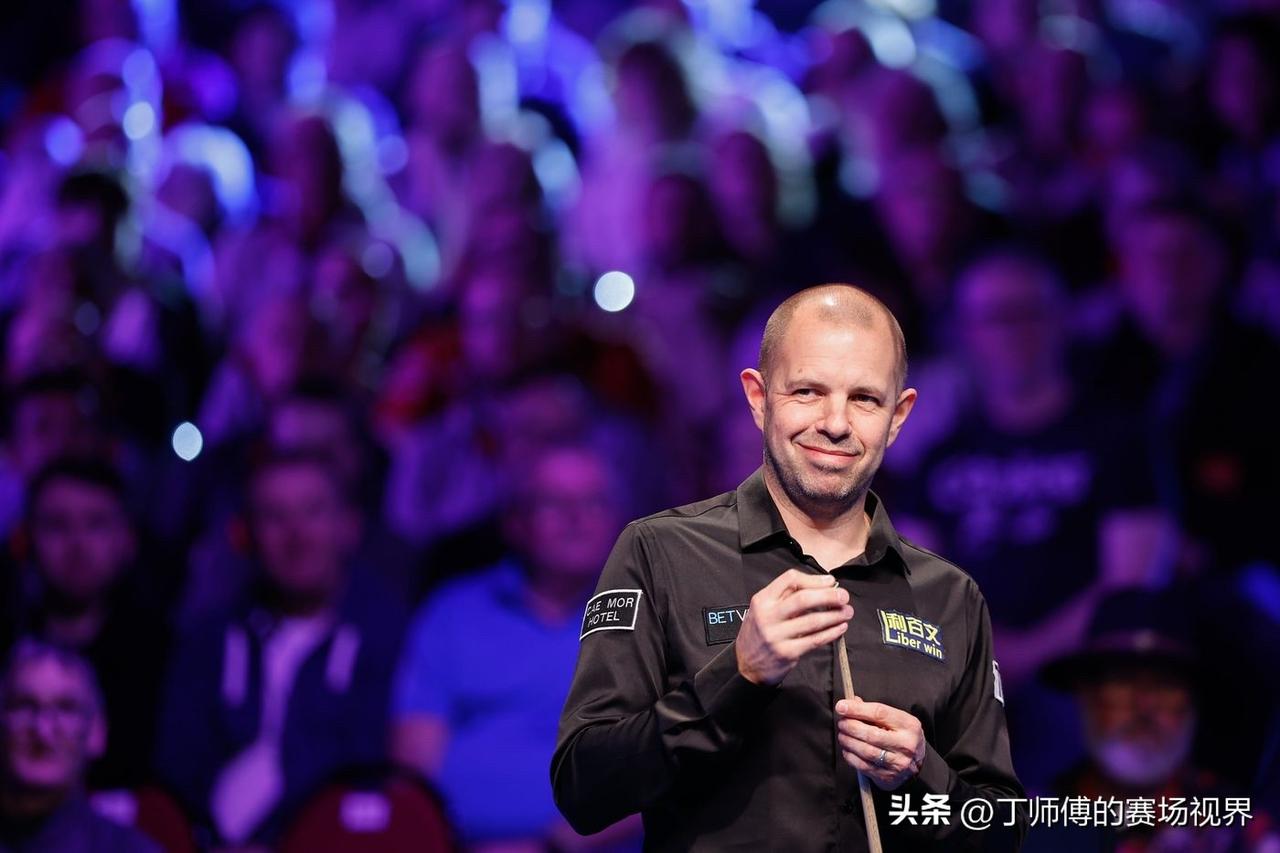 也许是昨晚进账15万英镑的颁奖仪式让利索夫斯基松懈了，第一阶段完全不在状态，手感