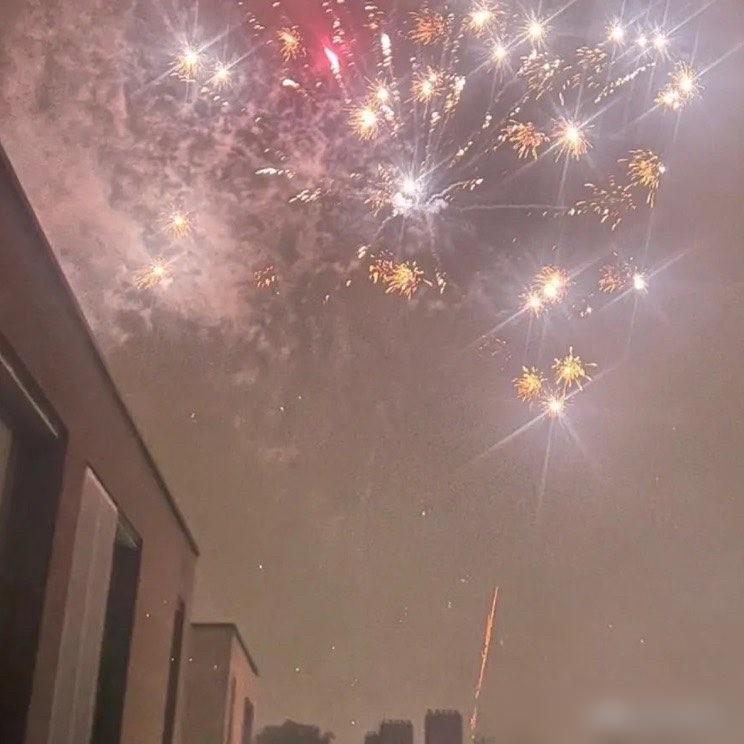 凌晨一点半，伦敦酒店窗外炸开，马竞全队从床上弹起来。你以为这是阿森纳球迷的盘外招