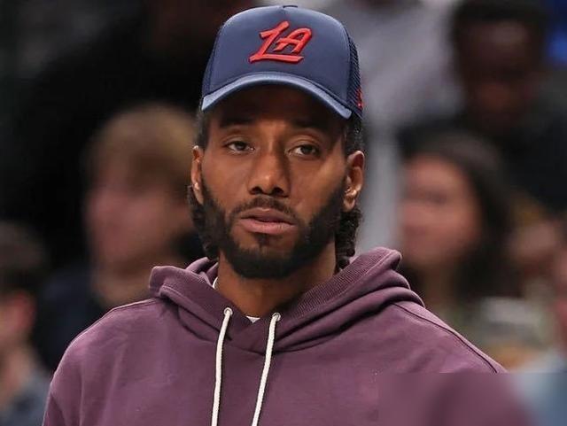 保罗因为不满背靠背轮休安排被快船裁了，据说伦纳德跟管理层聊完这事就定了。

大概