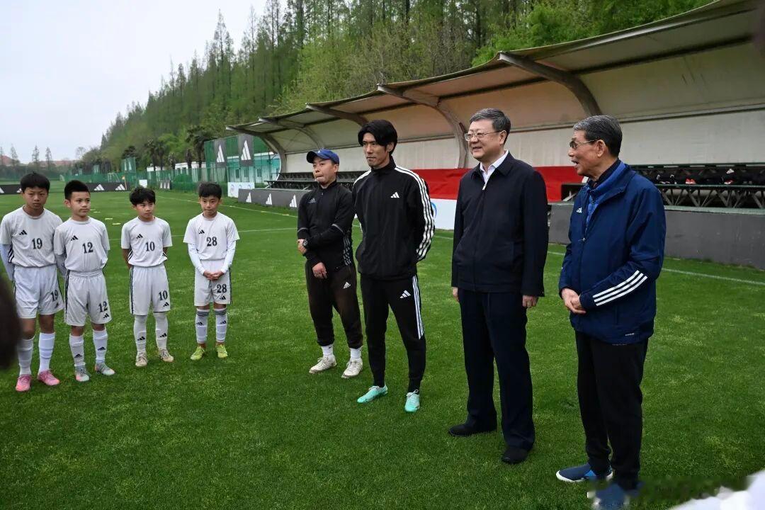 陈吉宁书记调研根宝基地。调研期间，市领导还前往上海根宝足球基地，了解基地创业发展