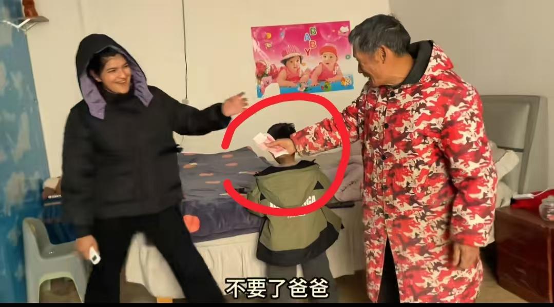 现在全网最糟心的女人就是巴基斯坦媳妇佳音了吧！
不是因为生了二胎，也不是因为和小