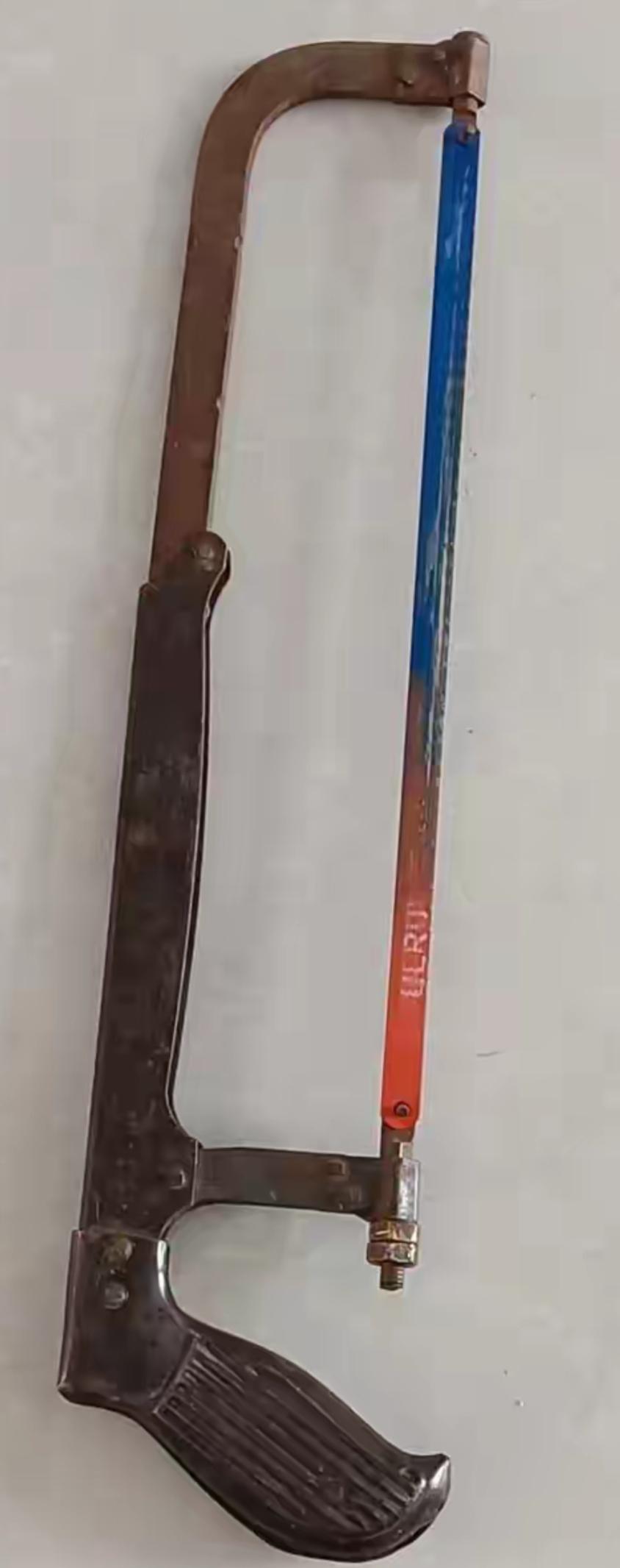 古剑藏锋芒，岁月铸辉煌。这种工具还有吗？是干什么用的？用方言怎么叫？很有年代感，