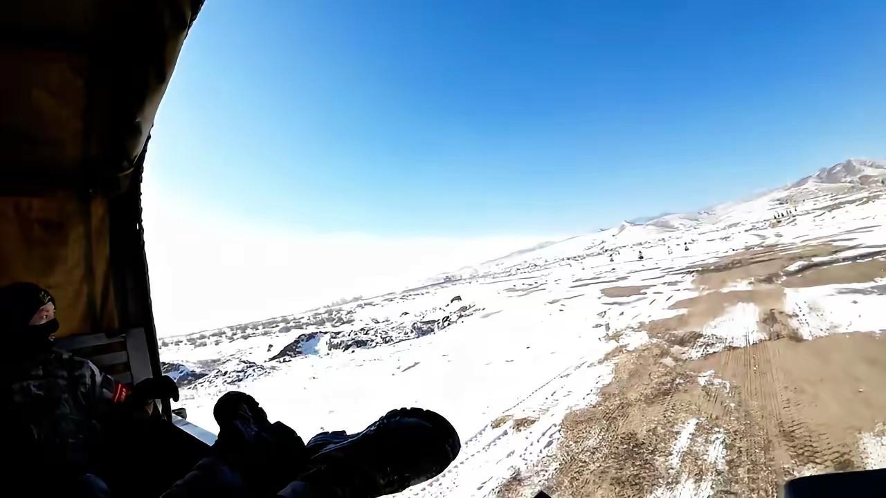 边防精神 游人眼里是雪域美景，我们眼里是常年冰封的哨位，踏冰河、翻雪山，忍受高原