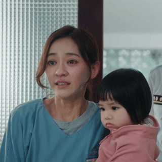 陈意涵新片在狱中生孩子 最绝望的处境里藏着最温柔的母爱。陈意涵饰演的妈妈在狱中生