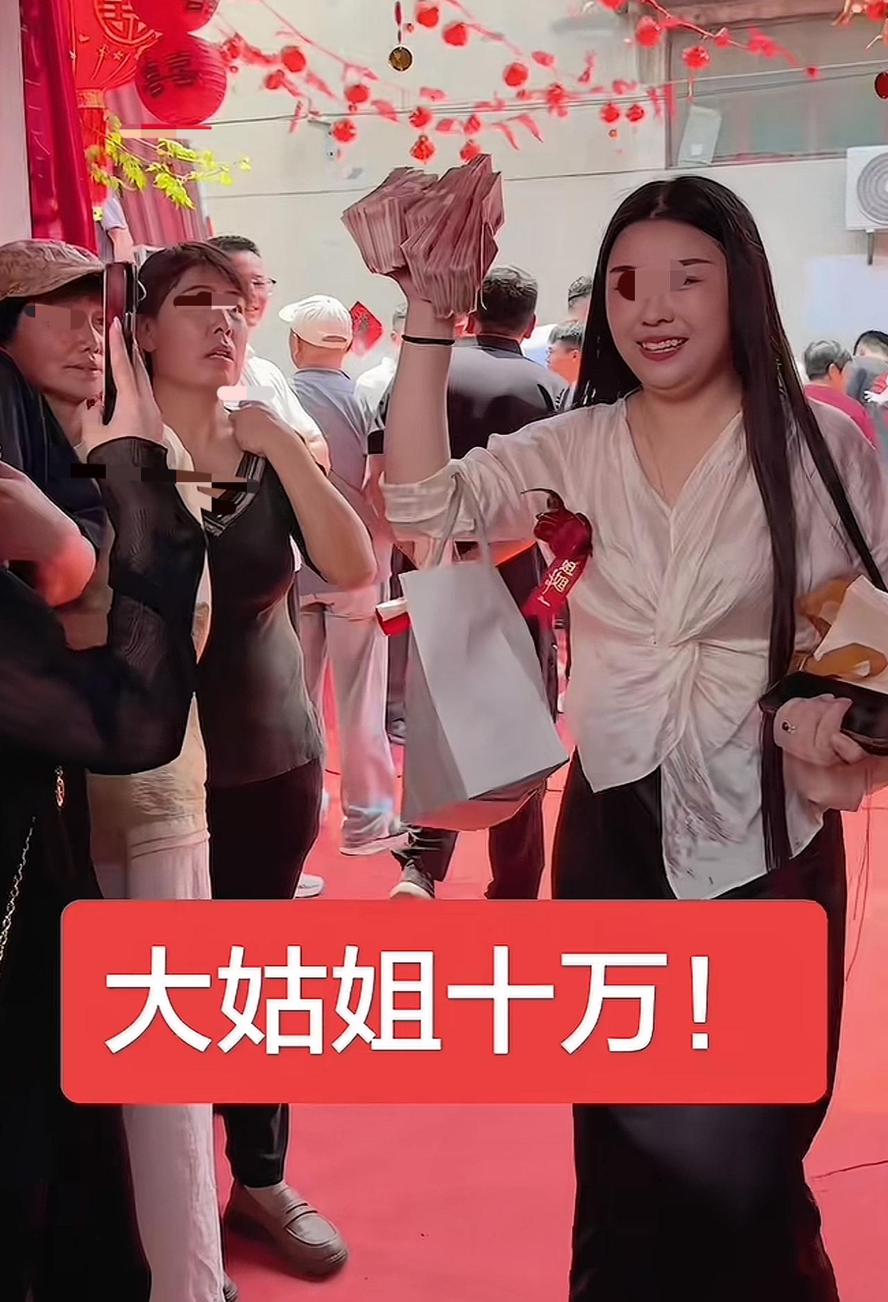 弟弟结婚，大姑姐上礼十万块，咱就是说这十万最后是归弟弟小两口了，还是归父母了？